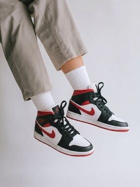Jordan Air 1 Mid PS White/Gym Red 640734-122 Youth Sz 2Y Everyday Casual